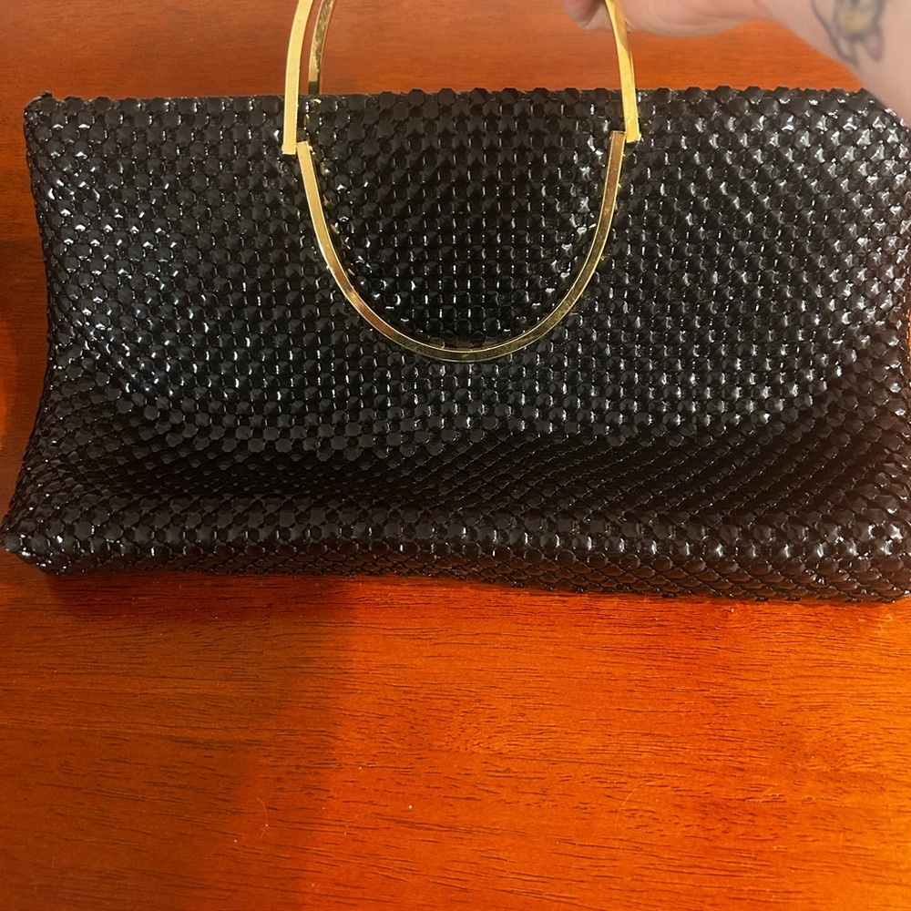 Black chainmail clutch with Gold Accents and matching wallet - Picture 4 of 11